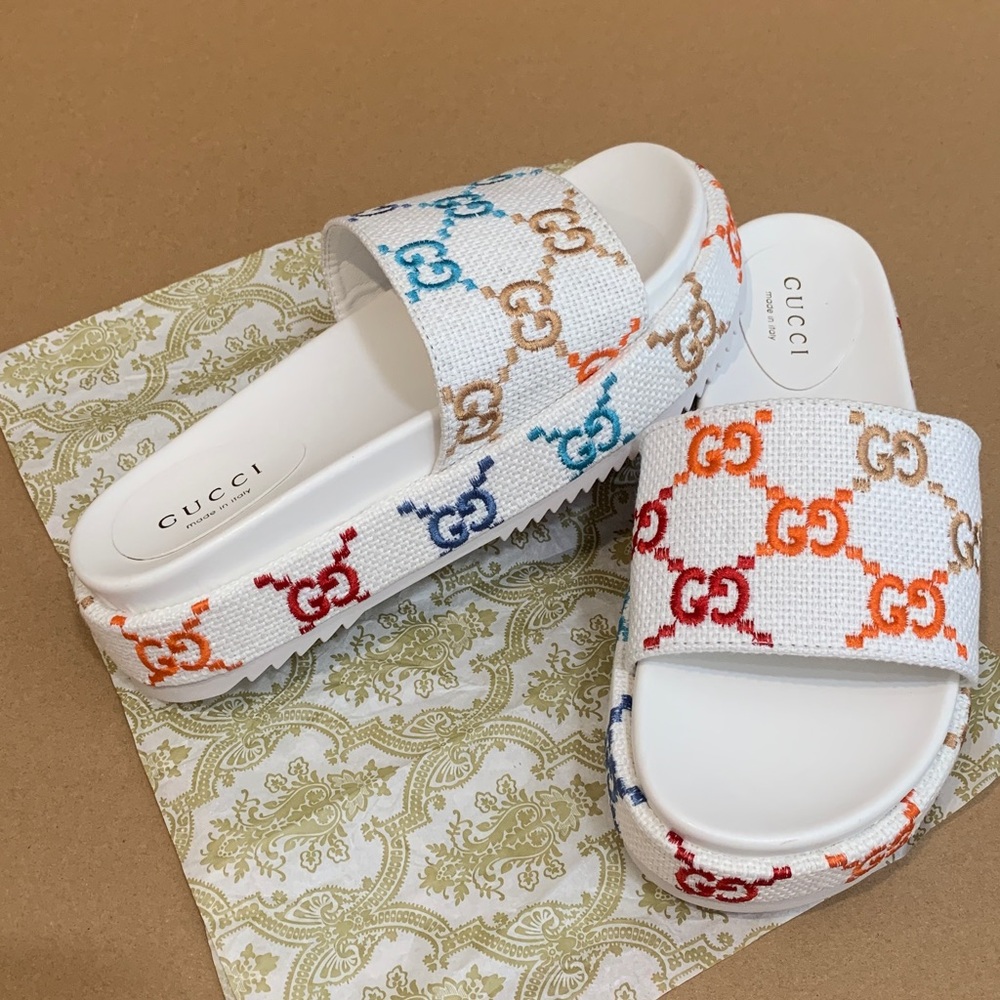Gucci Women's GG White and Multicolor Slide Sandals - Picture 4 of 4